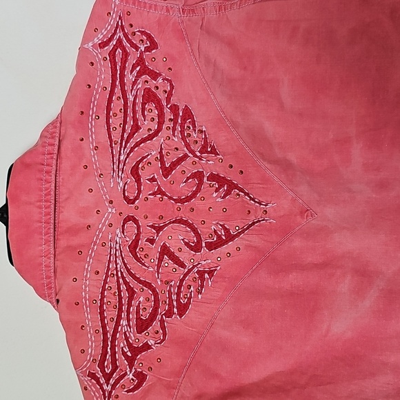 Wrangler Women's Coral Embroidered Button-Down Shirt. Size Meduim. - Picture 6 of 8